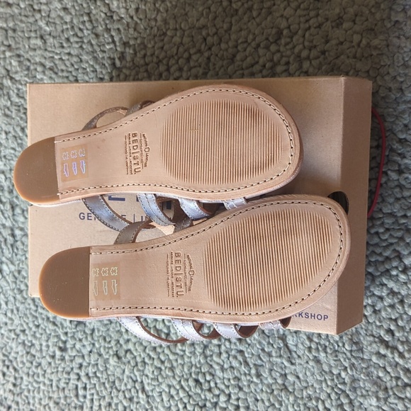 Bedstu Zora Grey Rustic Silver Metallic Sandals Size 8.5 - Picture 3 of 5